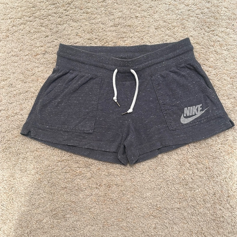 Women’s Nike shorts size small